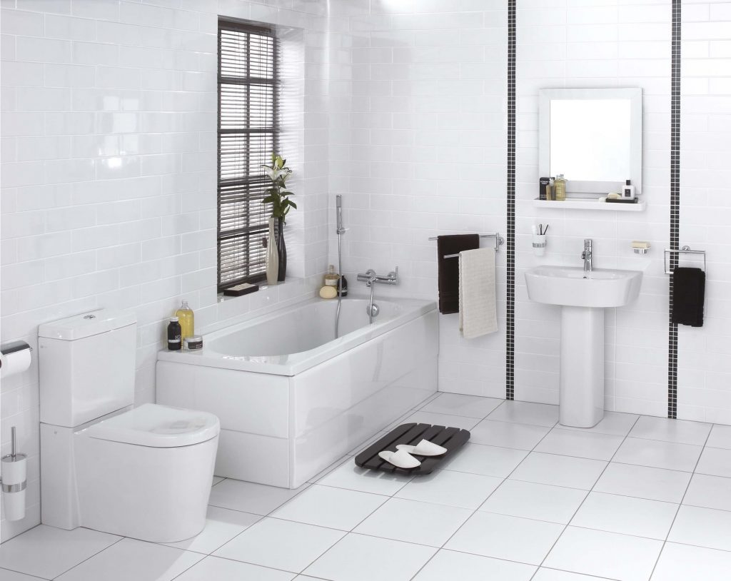 freestanding vs built-in baths